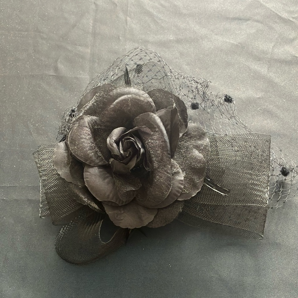 Elegant Black Floral Hair Accessory